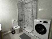 Se alquila habitación en piso de 5 habitaciones en Barcelona
