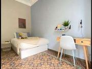 Se alquila habitación en piso de 5 habitaciones en Barcelona
