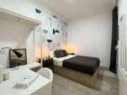 Se alquila habitación en piso de 5 habitaciones en Barcelona