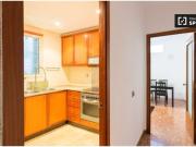 Se alquila habitación en piso de 5 habitaciones en Barcelona