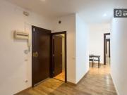 Se alquila habitación en piso de 5 habitaciones en Barcelona