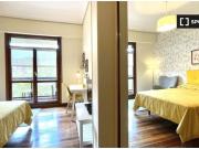 Se alquila habitación en piso de 5 habitaciones en Bilbao