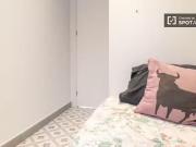 Se alquila habitación en piso de 5 habitaciones en...