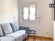 Se alquila habitación en piso de 5 habitaciones en...