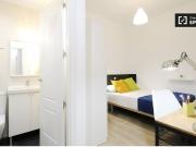 Se alquila habitación en piso de 5 habitaciones en Chueca