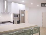 Se alquila habitación en piso de 5 habitaciones en Delicias