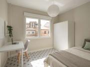 Se alquila habitación en piso de 5 habitaciones en...