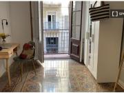 Se alquila habitación en piso de 5 habitaciones en El Raval
