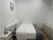 Se alquila habitación en piso de 5 habitaciones en El Raval