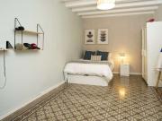 Se alquila habitación en piso de 5 habitaciones en El...