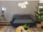 Se alquila habitación en piso de 5 habitaciones en...