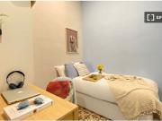 Se alquila habitación en piso de 5 habitaciones en...