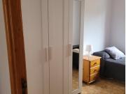 Se alquila habitación en piso de 5 habitaciones en Las...