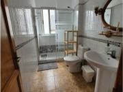 Se alquila habitación en piso de 5 habitaciones en Las...
