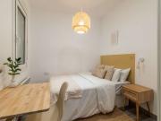 Se alquila habitación en piso de 5 habitaciones en...