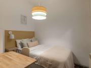 Se alquila habitación en piso de 5 habitaciones en...