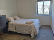 Se alquila habitación en piso de 5 habitaciones en Los...