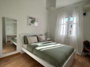 Se alquila habitación en piso de 5 habitaciones en Madrid