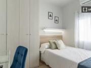 Se alquila habitación en piso de 5 habitaciones en Madrid