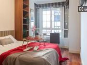 Se alquila habitación en piso de 5 habitaciones en Madrid