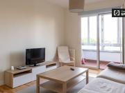 Se alquila habitación en piso de 5 habitaciones en Madrid