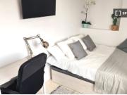 Se alquila habitación en piso de 5 habitaciones en Madrid