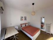 Se alquila habitación en piso de 5 habitaciones en Madrid