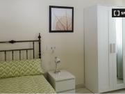 Se alquila habitación en piso de 5 habitaciones en Oviedo