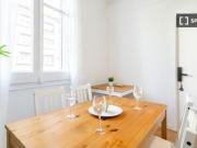 Se alquila habitación en piso de 5 habitaciones en Sant...