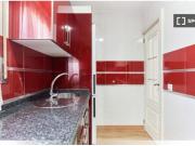 Se alquila habitación en piso de 5 habitaciones en Sevilla