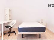 Se alquila habitación en piso de 5 habitaciones en Sevilla