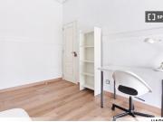 Se alquila habitación en piso de 5 habitaciones en Sevilla