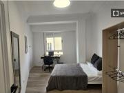 Se alquila habitación en piso de 5 habitaciones en Valencia