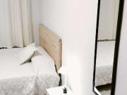 Se alquila habitación en piso de 5 habitaciones en...