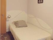 Se alquila habitación en piso de 5 habitaciones en Zaragoza