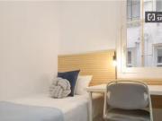 Se alquila habitación en piso de 6 habitaciones en...