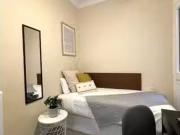 Se alquila habitación en piso de 6 habitaciones en Barcelona