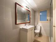 Se alquila habitación en piso de 6 habitaciones en Barcelona