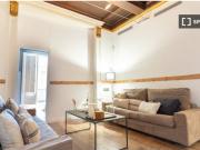 Se alquila habitación en piso de 6 habitaciones en Barcelona