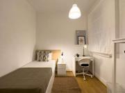 Se alquila habitación en piso de 6 habitaciones en Barcelona Se alquila habitación en piso de 6 habitaciones en Barcelona