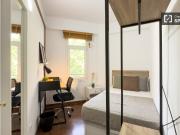 Se alquila habitación en piso de 6 habitaciones en Barcelona