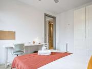 Se alquila habitación en piso de 6 habitaciones en Barcelona