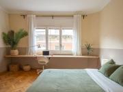Se alquila habitación en piso de 6 habitaciones en Barcelona