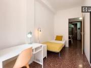 Se alquila habitación en piso de 6 habitaciones en Barcelona