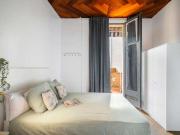 Se alquila habitación en piso de 6 habitaciones en Barcelona