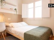 Se alquila habitación en piso de 6 habitaciones en Barcelona