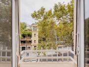 Se alquila habitación en piso de 6 habitaciones en Barcelona