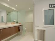 Se alquila habitación en piso de 6 habitaciones en Barcelona