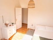 Se alquila habitación en piso de 6 habitaciones en Barcelona