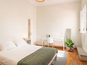 Se alquila habitación en piso de 6 habitaciones en Barcelona